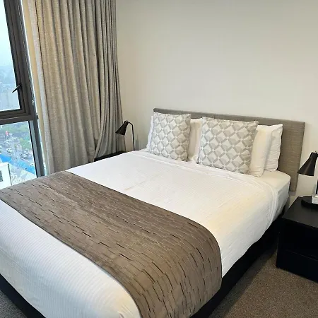 2br W Pool And Parking Near Suncorp Riverview