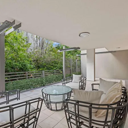 The Mews Bowen Hills - Spacious 3-bedroom With Pool & Parking Apartment *