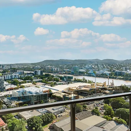 Apartment Stunning With Sunset Views, Car Park, Gym And Pool