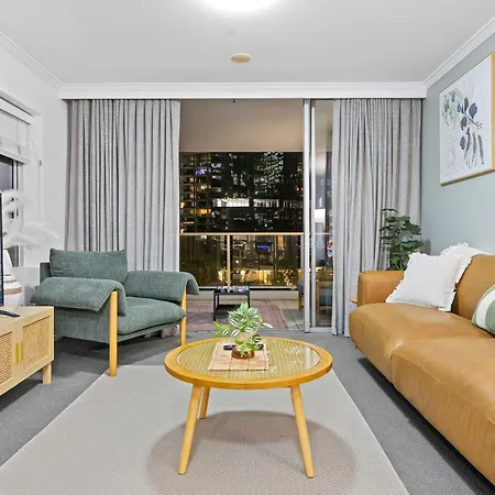 Stylish 2 Bed 2 Bath Balcony Parking Pool & Gym Apartment
