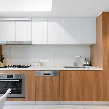 Lvl72 Breathtaking Views With Parking, Pool & Gym Brisbane