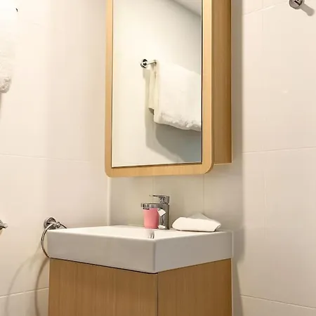 Modern W Pool, Gym, Views - South * Brisbane