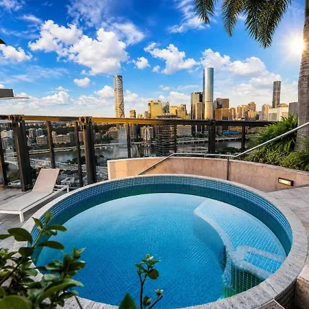 Apartment Level 22 Skyline Views With Sauna, Gym, Pool And Free Parking