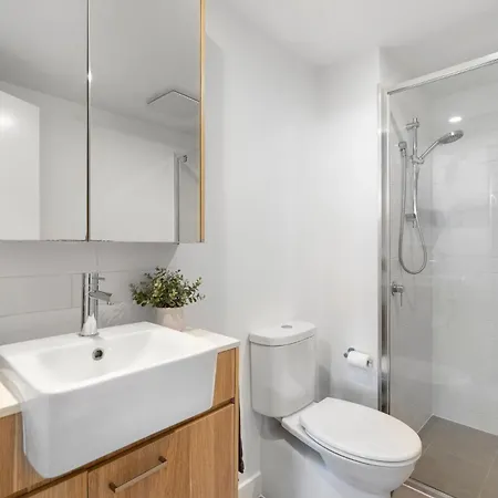 Fortitude Valley Hideaway - 2Br Apartment With Balcony & 2 Free Car Bays Apartment *