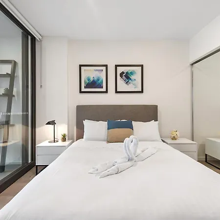 Sunny, & Modern With Breathtaking Views! *