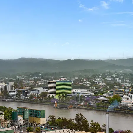 Stunning River & Mountain Views With 2br, Pool & Gym Apartment