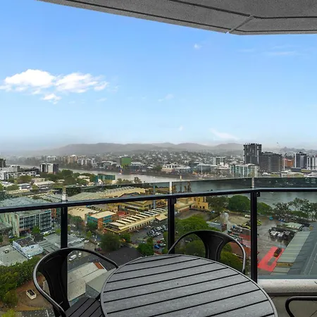Stunning River & Mountain Views With 2br, Pool & Gym Brisbane