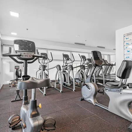 Entire Unit - 2 Pools - Sauna - Park - Cbd Views - Baby Ready *