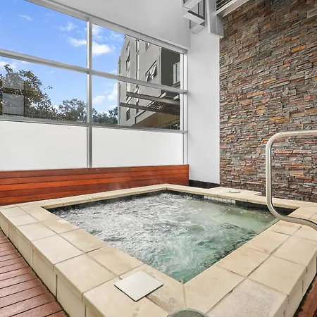Apartment Entire Unit - 2 Pools - Sauna - Park - Cbd Views - Baby Ready