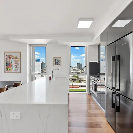 Apartment Cbd Next To Parkland! Amazing Views! Brisbane
