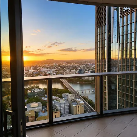 Queens Wharf Floor, 2 Bedrooms, 1 Parking Apartment *