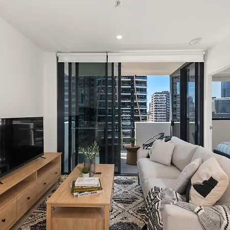 Convenient To Urban Living By Private Host