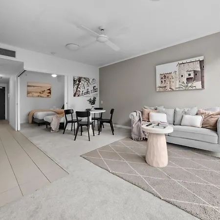 Stylish Fortitude Valley Aptcity Views Parking Apartment Brisbane