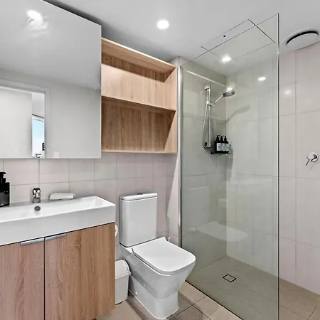 Modern 2br With River Views, Rooftop Pool, Parking Apartment Brisbane