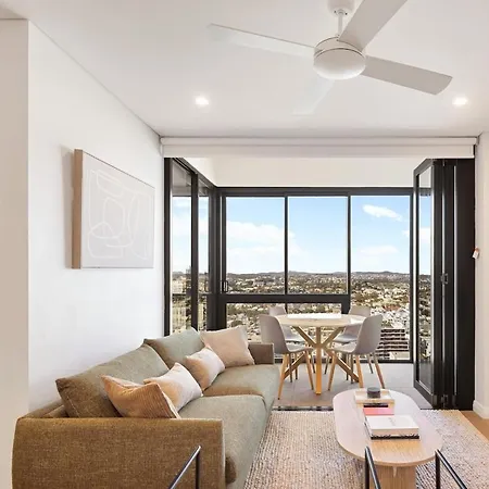 Apartment Utopia Deluxe 25th Floor Views, Pool & Gym