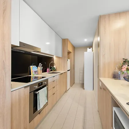 Apartment Inspired Serenity With River Views, Fast Wifi, Carpark, Gym, Rooftop Pool *