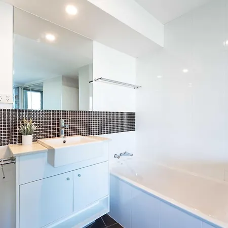 Apartment Spacious Riverside 2br Cbd Parking Pool & Gym