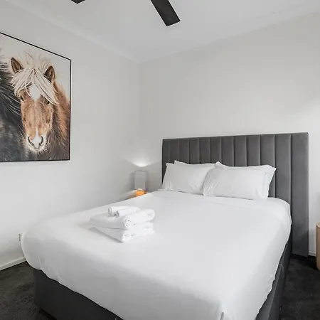 Spacious 2br With Wifi, Parking & Huge Balcony