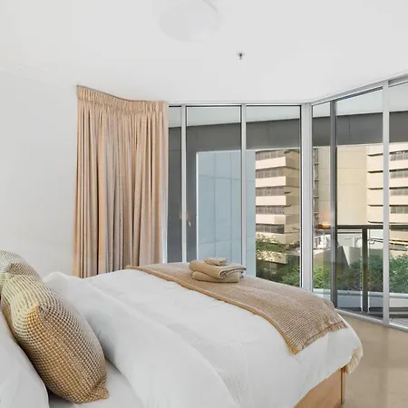 Urban Retreat 1bed-1bath-study-balcony-1car Apartment