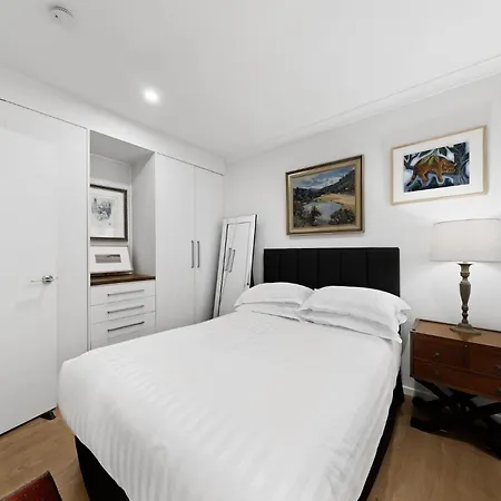 Balcony 2-bed In Ashgrove Apartment *