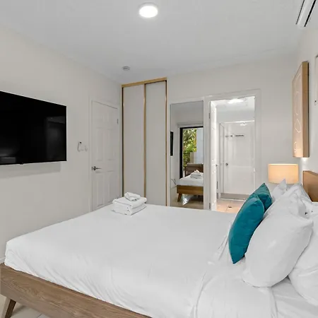 Apartment Sunny & Cozy 2br With Wifi, Parking & Balcony *