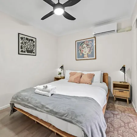 Apartment Spacious & Cozy 2br With Parking, Balcony & Wifi *