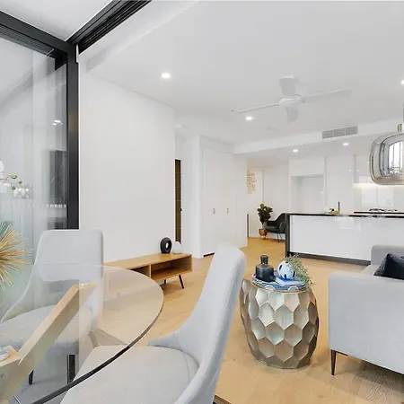 2br Utopia Fortitude Valley -rooftop-pool-king Beds