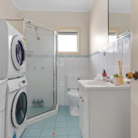 Cozy & Comfy 2br W/ Parking, Balcony & Wi-fi *