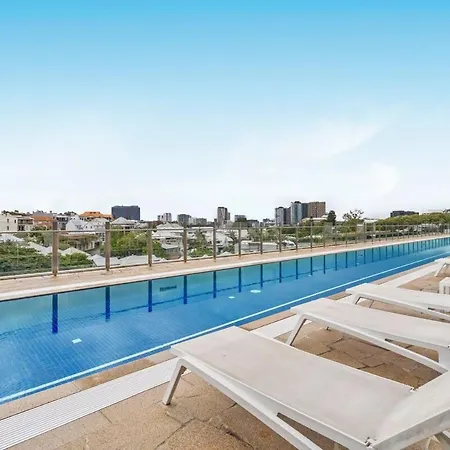 Two Bedroom Retreat With Pool, Gym And Parking