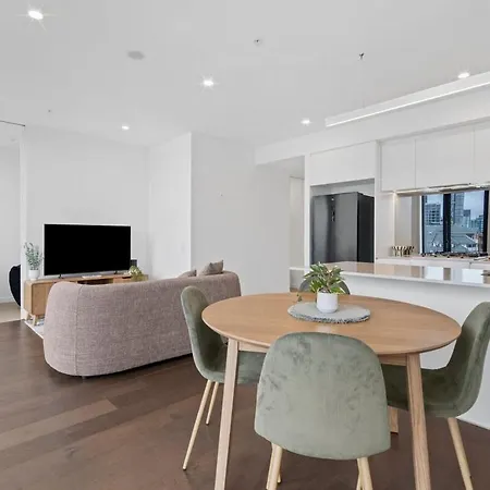 Two Bedroom Retreat With Pool, Gym And Parking Apartment Brisbane