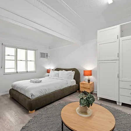 Spacious And Cozy - Short Walk To Hospital Brisbane
