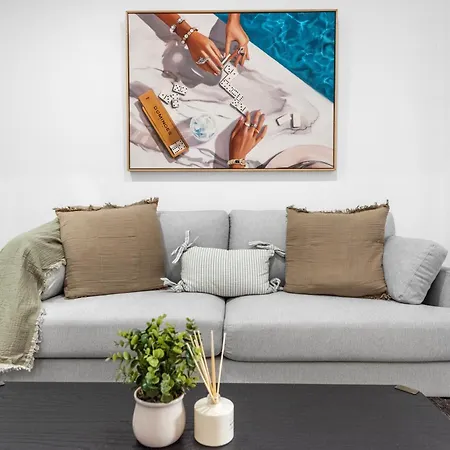 Stylish Cbd - Short Walk To Hospitals And Cbd Apartment *