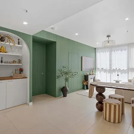 Luxurious Newstead With Views Apartment *
