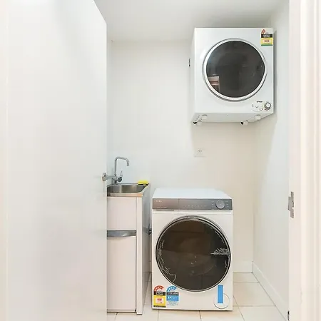 West End Artistic Neighborhood Apartment *