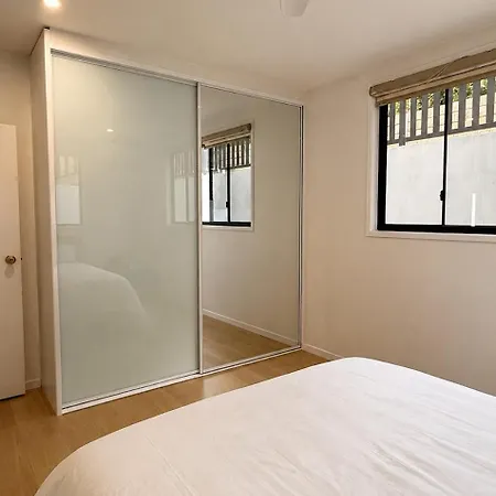 Apartment Newly Renovated 2br Guest With Private Entry Brisbane