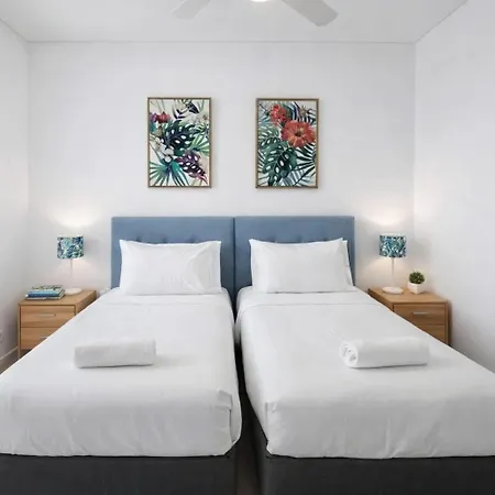 Apartment 2br Night Life -pool -2car Parking-rooftop-intercom