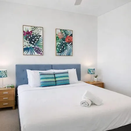 Apartment 2br Night Life -pool -2car Parking-rooftop-intercom *