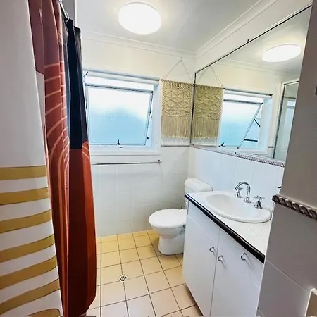 Mid-century Kangaroo Point - 1br Apartment, Walk To Cbd, River & The Gabba Brisbane