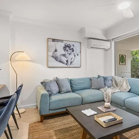 Apartment The Mews Bowen Hills - Spacious 3-bedroom With Pool & Parking