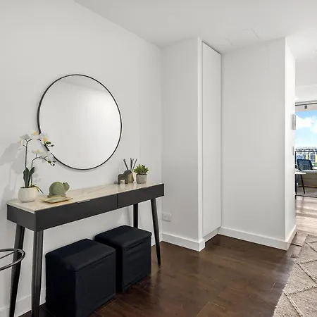 Apartment Stunning With Sunset Views, Car Park, Gym And Pool Brisbane