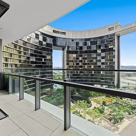 Queens Wharf - Beautiful 13th Floor Executive Apartment