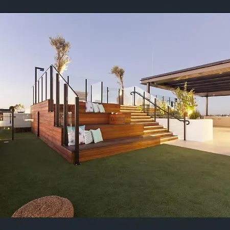 Apartment Modern 2br And Pool With South Square *