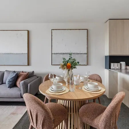 Premium Urban With Rooftop Pool And Views Apartment