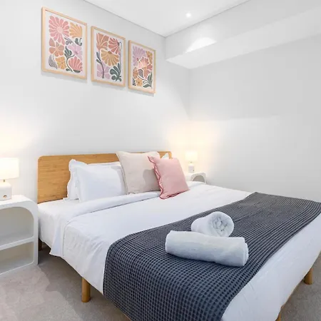 Lvl72 Breathtaking Views With Parking, Pool & Gym Apartment *