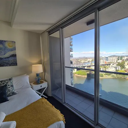 The Gilded Gallery I Art-inspired Luxe Retreat * Brisbane