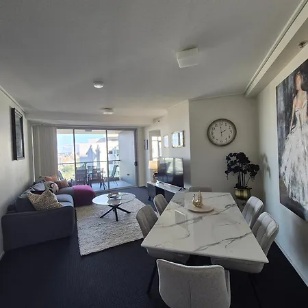 Apartment The Gilded Gallery I Art-inspired Luxe Retreat Brisbane