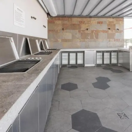 Apartment Fortitude Valley Pool Sauna Gym Brisbane