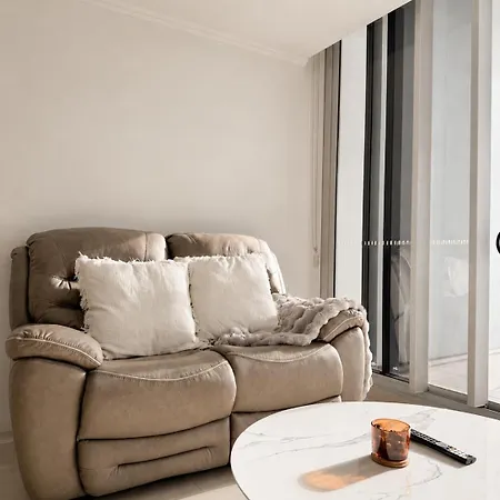 Stylish Designer With Rooftop, Balcony & Parking * Brisbane