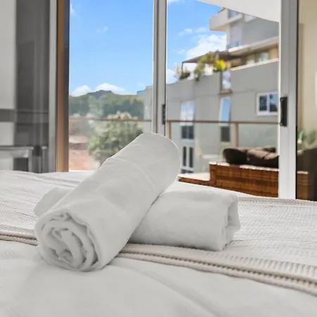 Entire Unit - 2 Pools - Sauna - Park - Cbd Views - Baby Ready *