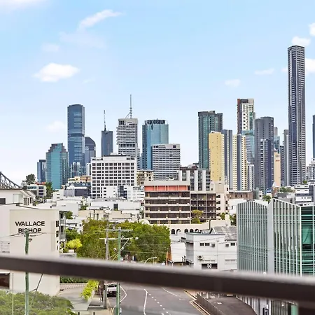 Bright & Spacious 1br With Balcony & Car Park! *